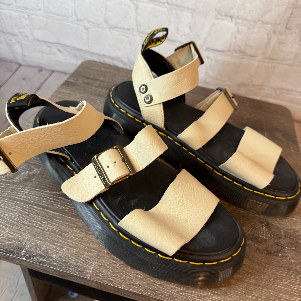 Dr. Martens Pisa Leather Cream and Black Chunky Sandals - Picture 4 of 7
